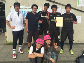 優勝チームの写真